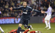 开云下载-年度焦点之战之夜，皮克成为全场焦点