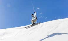 开云体育APP下载-从爱德华兹的无争议统治到广厦绝杀，跨越篮球世界的英雄叙事