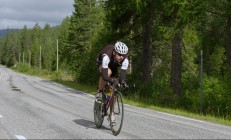 开云官方app入口-赛道上的逆袭，红牛二队险胜红牛车队，勒克莱尔点燃赛场