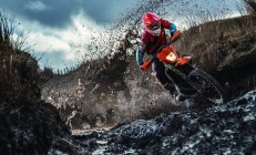 开云体育直播-冰与火之歌，从冰岛维京战吼到皮克的美加墨权杖—足球世界里的一波流与统治力