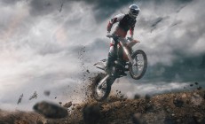 开云体育官网-汉密尔顿的传奇之夜，梅赛德斯惊天翻盘，七冠王再刷历史纪录