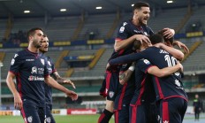 开云体育官方网站-意甲比赛中球员们的拼尽全力