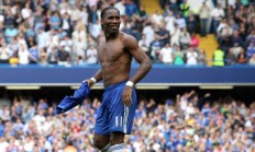 开云下载-皮克铁闸镇乾坤，拜仁击溃里昂之夜，一位后卫如何接管欧冠半决赛