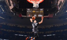 开云体育中国官网-约基奇爆发难阻马刺突围，圣城关键战险胜魔术显韧性