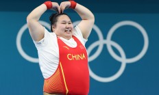 开云在线赛事平台-举重比赛进行中，运动员尽力争取领先地位