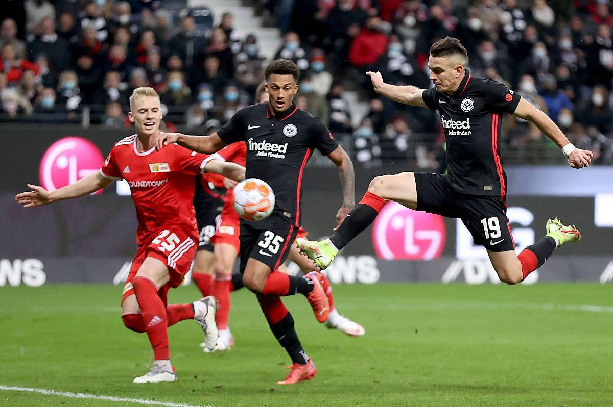 包含乌迪内斯主场胜利，提升形势的词条