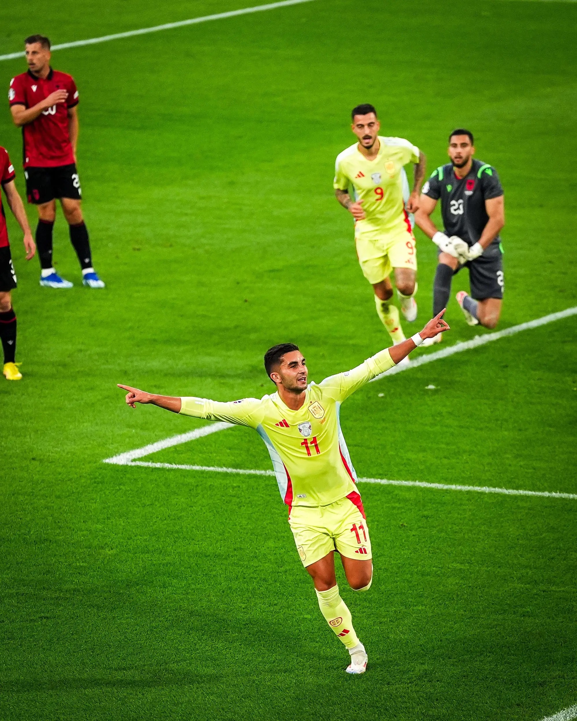 西班牙-击败瑞典，提前晋级欧洲杯赛的简单介绍