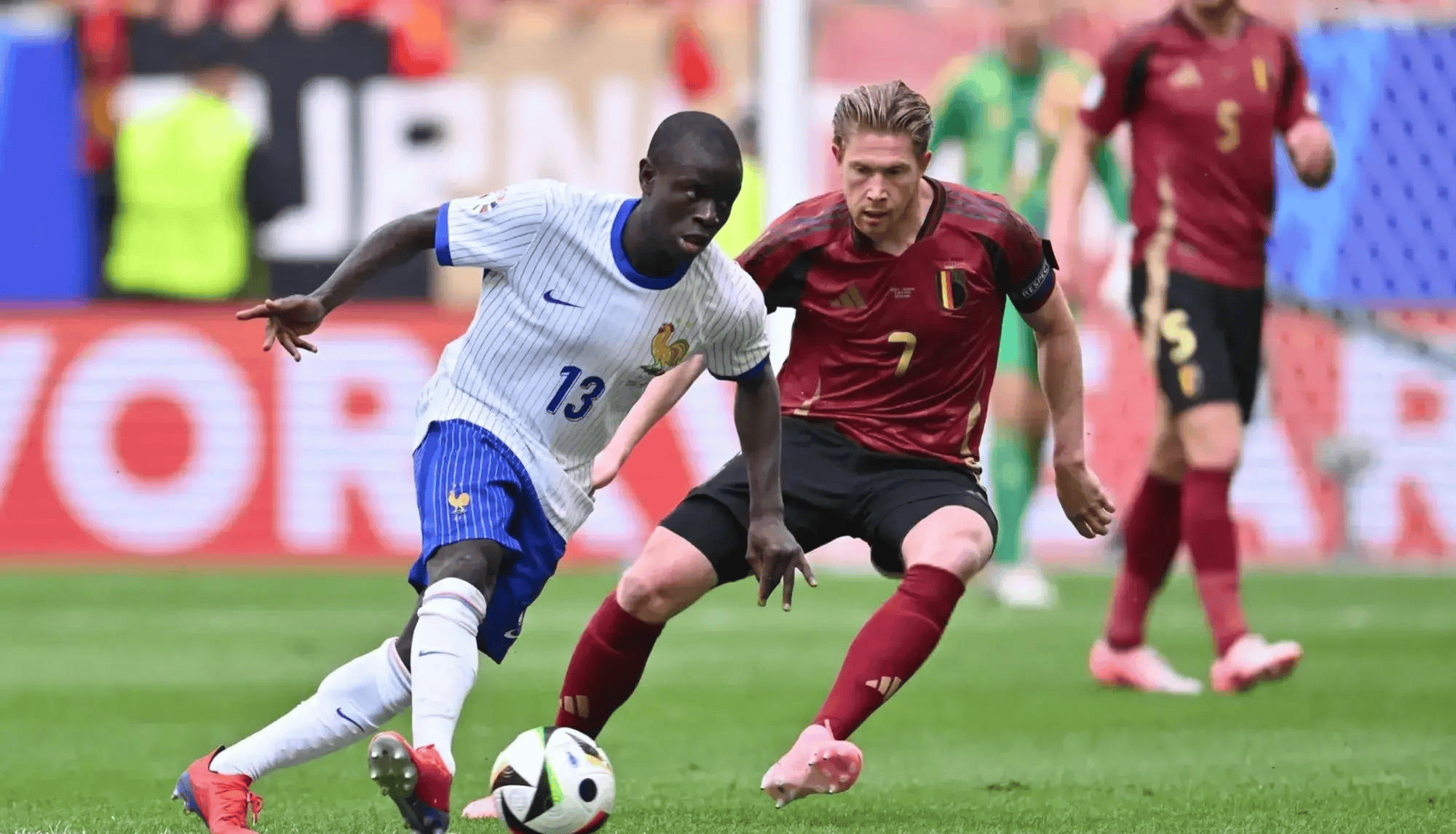 欧洲巅峰之战,球场上的豪情壮志 欧洲巅峰之战,球场上的豪情壮志