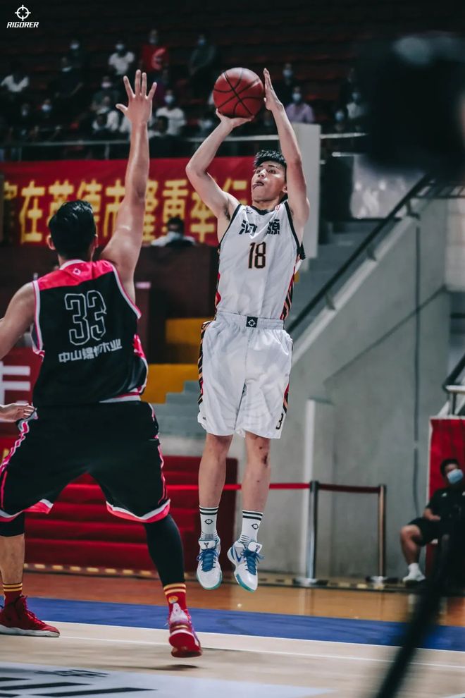 深圳队难以抵挡广州队猛烈攻势