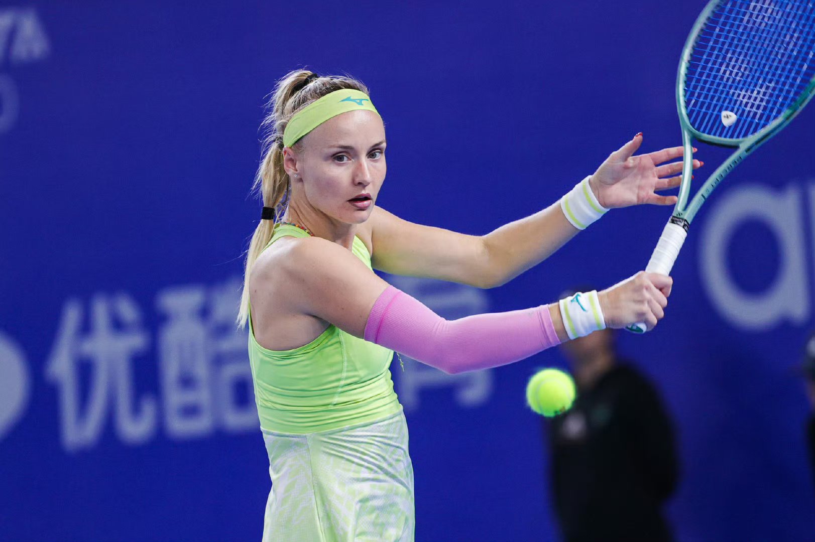 荷兰二号种子轻松获胜,年轻小将射中制胜一球的简单介绍 荷兰二号种子轻松获胜,年轻小将射中制胜一球的简单介绍