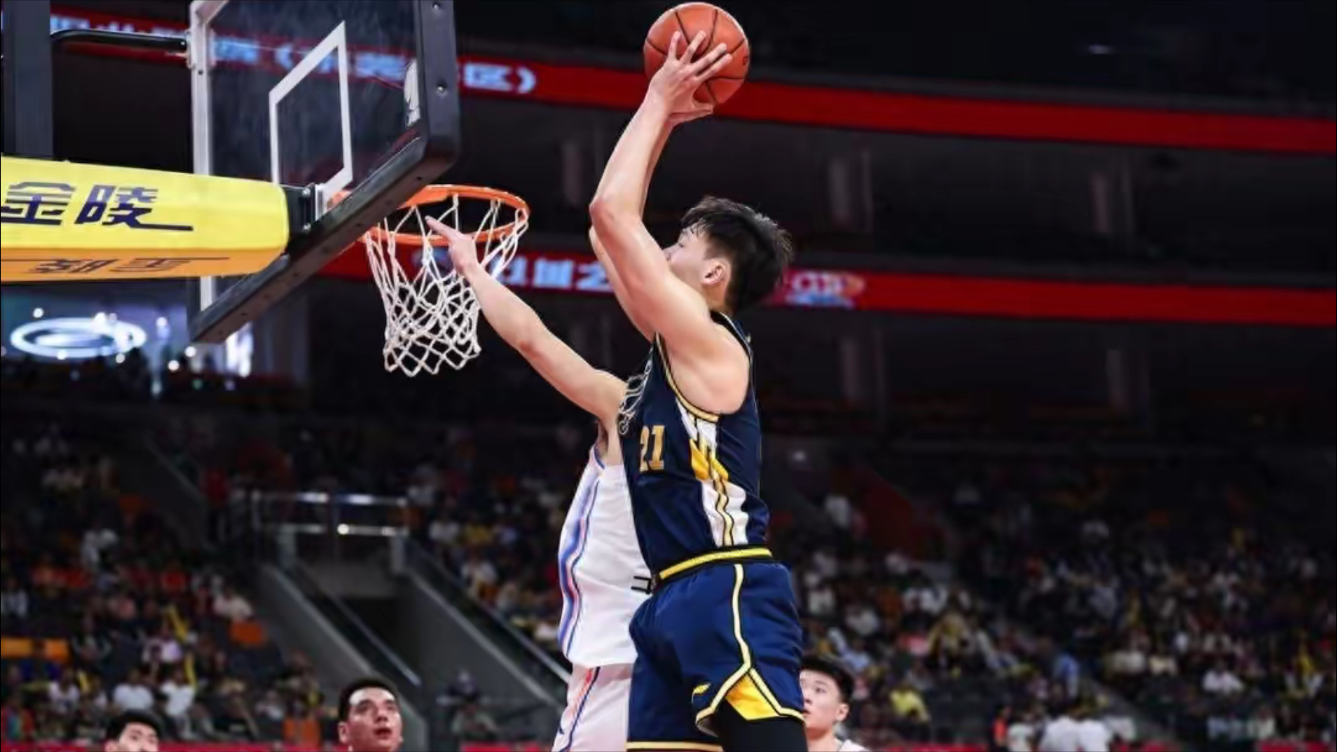 四川男篮逆转对手,主场取胜铸就士气,冲击榜首的简单介绍 四川男篮逆转对手,主场取胜铸就士气,冲击榜首的简单介绍