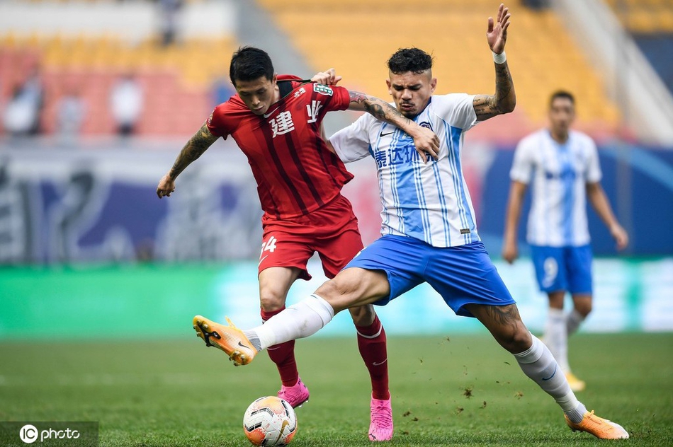 河南建业战胜天津泰达,赢得比赛 河南建业战胜天津泰达,赢得比赛