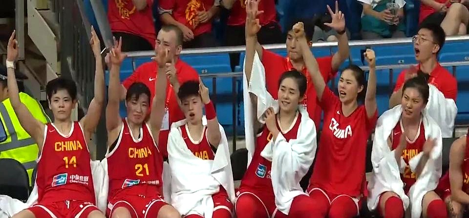 关于人队员出色表现，轻松击败对手拿下胜利的信息