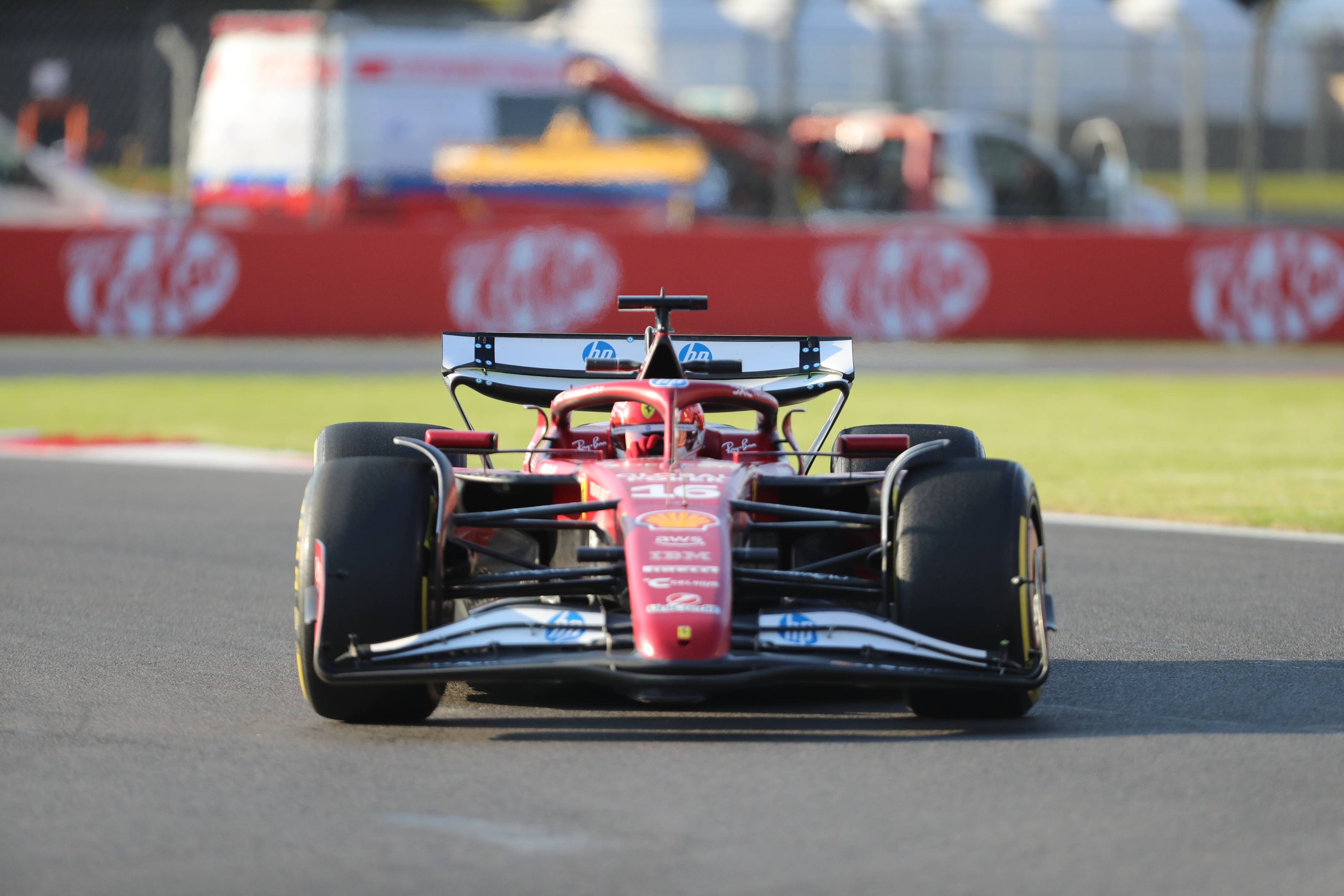 包含哈斯车队碾压红牛二队，阿隆索状态火热的词条