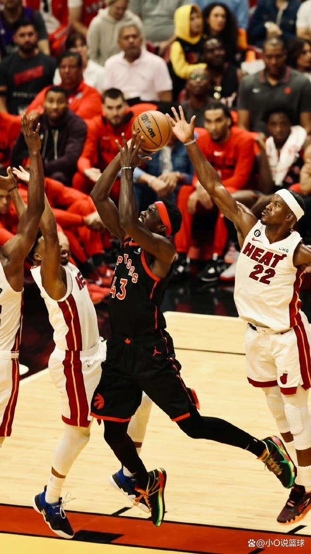 关于山西队力克山东队，范弗利特统治全场的信息