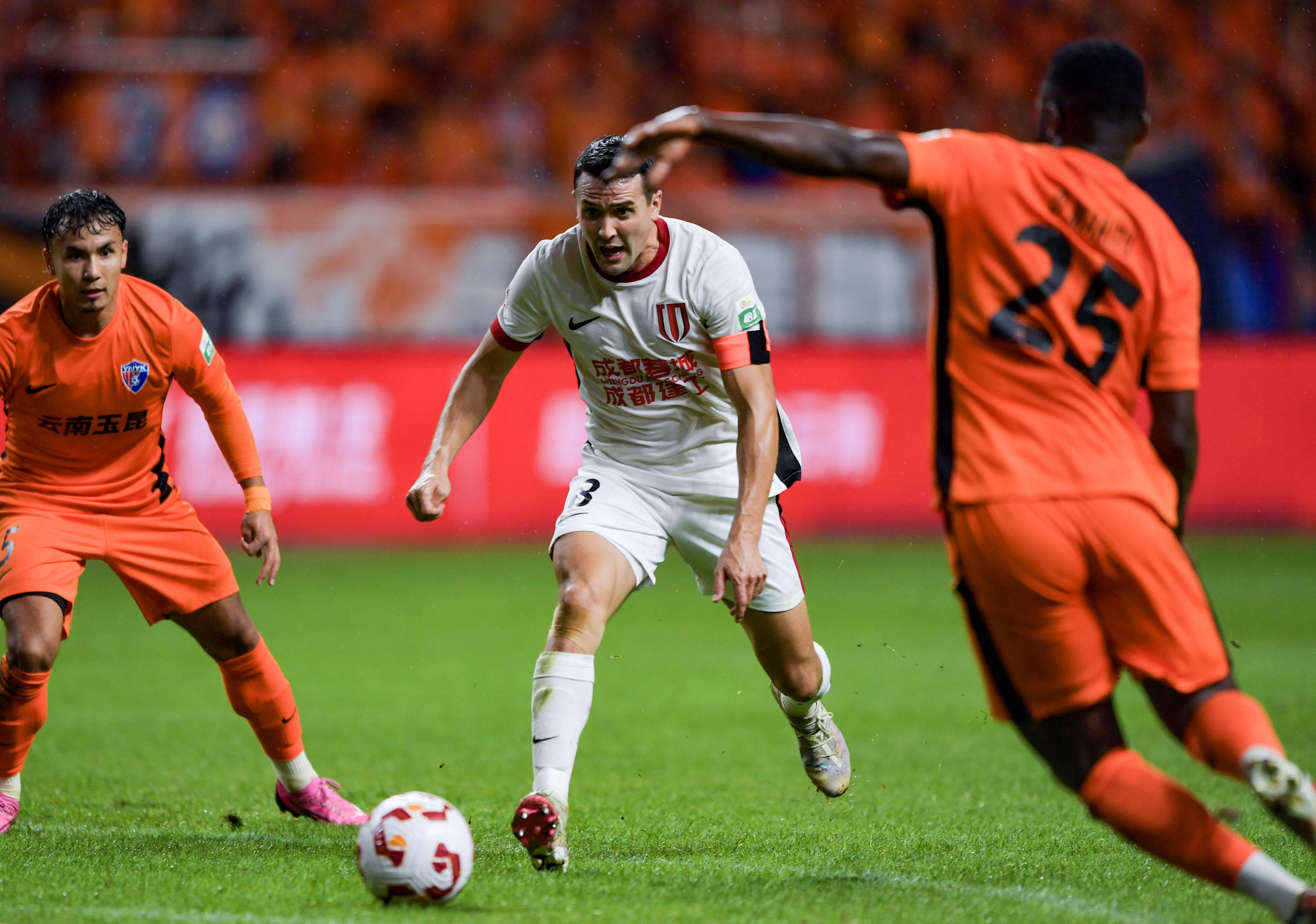 云南队在比赛中表现出强大的控球能力，获胜