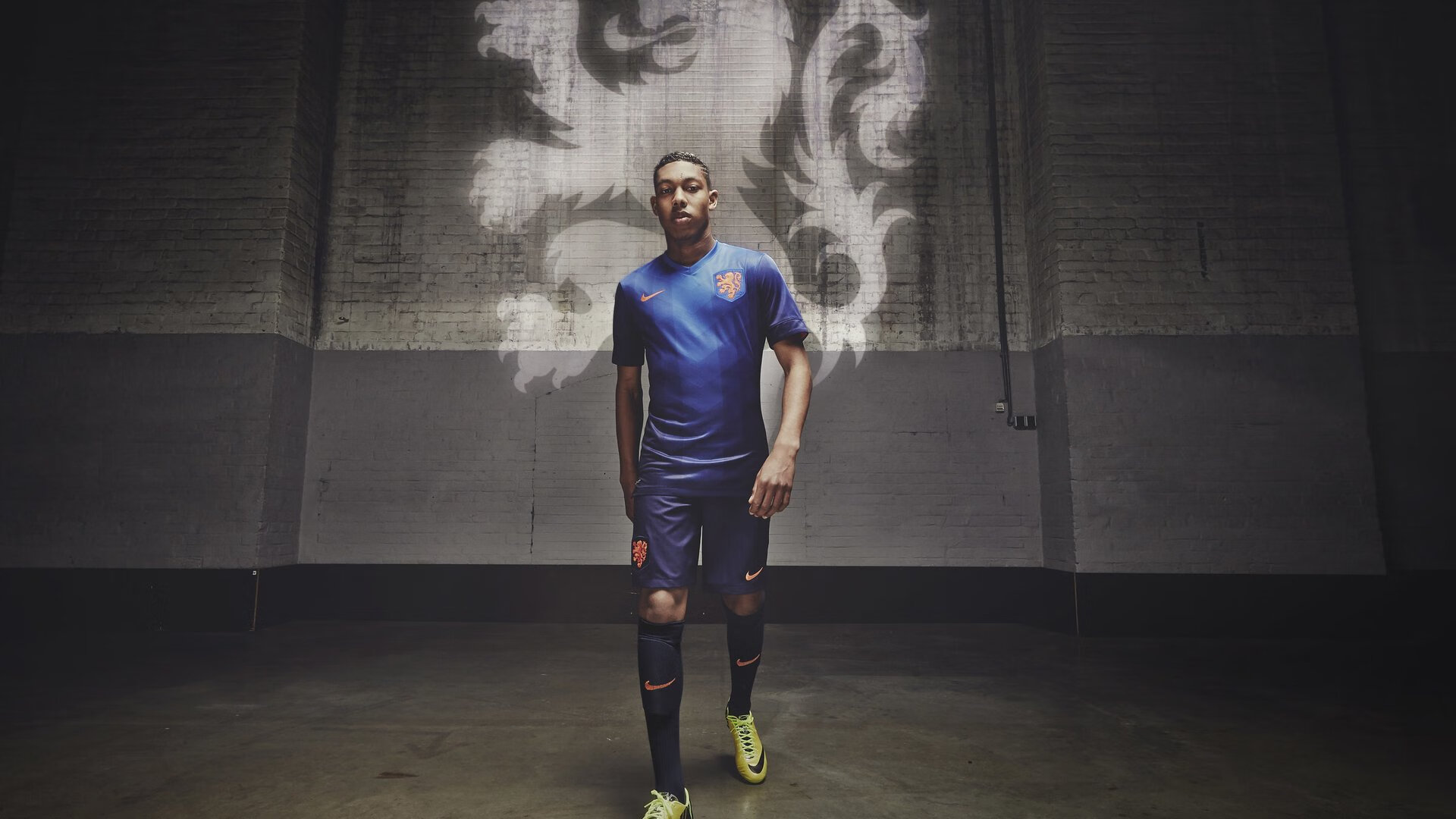 英超争冠之夜，三笘薰用实力证明自己，亚洲之光闪耀英伦