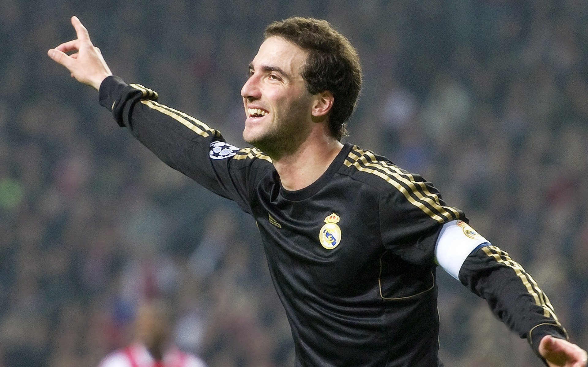 年度焦点之战之夜,皮克成为全场焦点